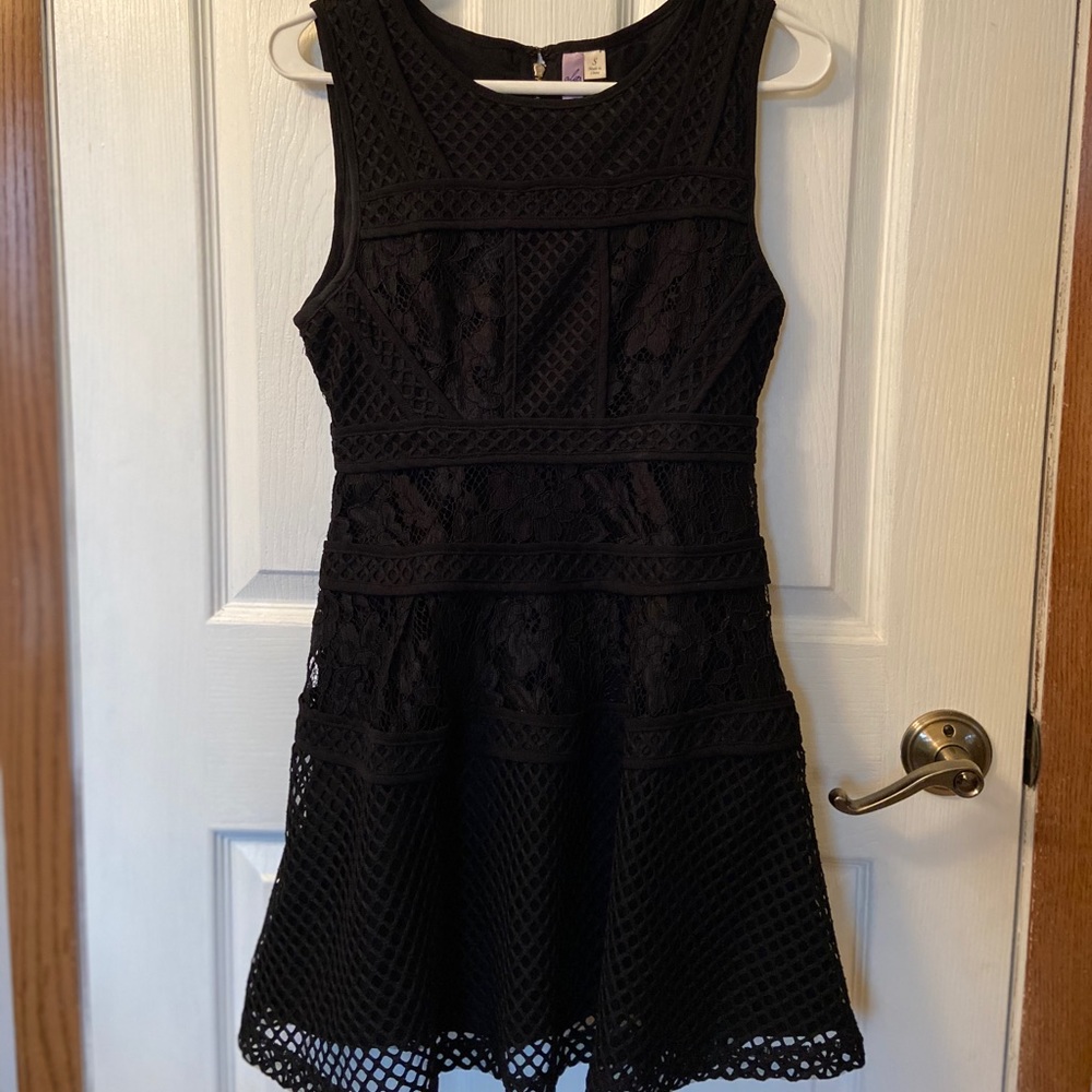 FRANCESCA’S size small black dress! ❤️